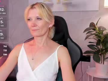 julie_lucasss live cam
