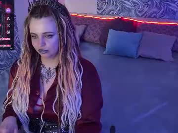 maya_mils live cam