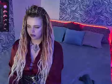 maya_mils live cam